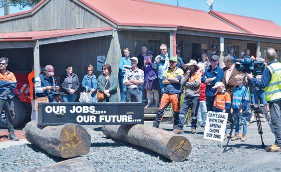 Timber workers rally